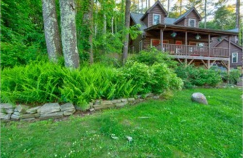 Valle Crucis Cabina | Uncle Earl's Haven at Heritage Hill!