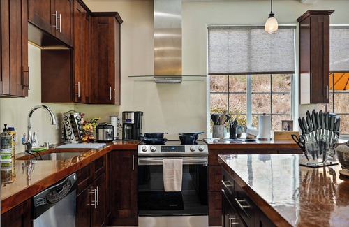 Temecula Casa | "Uncork and Unwind: Embrace Luxury in Wine Country."