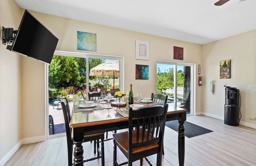 Temecula Casa | "Uncork and Unwind: Embrace Luxury in Wine Country."