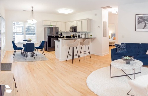 Old Fourth Ward Apartamento | Uncover ATL’s Vibes: Chic Getaway near Ponce & Krog Market, Ideal City Living!