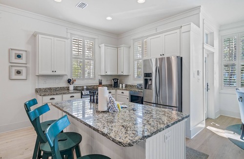 Forest District Casa | Under New Management |Pet Friendly | new golf cart & bikes included| Sleeps 8