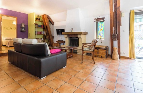 Voglans Casa | UNDER THE ALBIZIA - VOGLANS