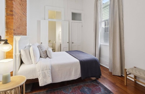 Garden District Casa | Under The Oaks 1 - NOLA 2BR/1BA