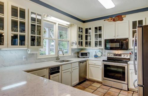Isle of Palms Casa | Under The Oaks - Island Living At Its Best