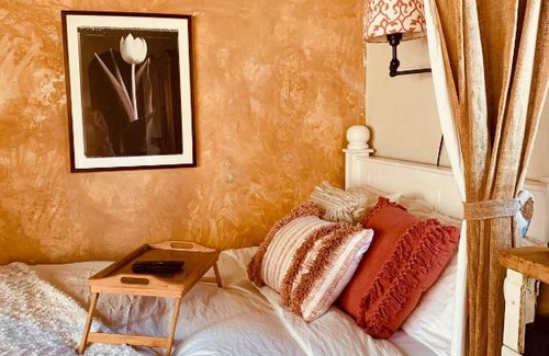 Mar Vista Casa | Under the Tuscan Sun Cottage in West Los Angeles
