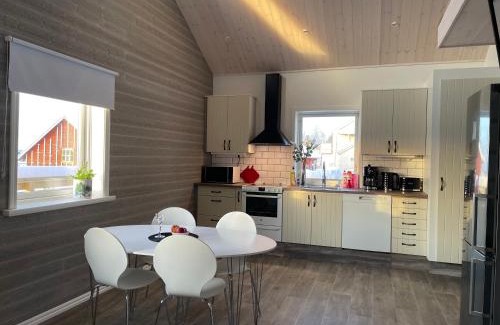 Oviken Villa | Underbar Timmerstuga i Centrala Oviken
