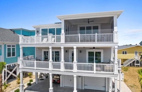 Sunset Beach Casa | Undoer of Knots is a luxurious beach home with 6 bedrooms designed for relaxation.