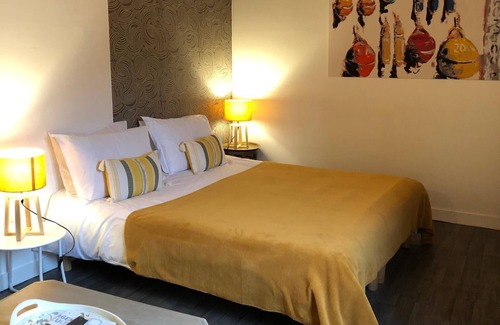 Saintes Cama Y Desayuno | Une Chambre en Ville