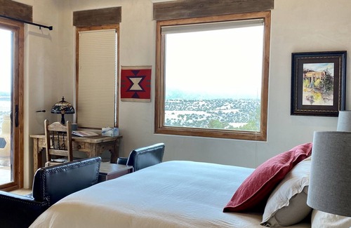 Youngsville Cama Y Desayuno | ¡Para estrenar! The Grand Hacienda: Habitación con vistas al lago Abiquiu.