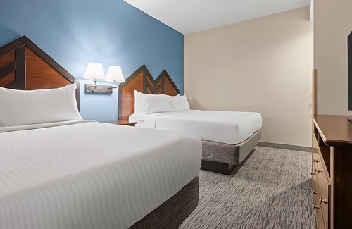 Tannersville Hotel | Unforgettable Getaway! 2 Units w/ Complimentary Breakfast, Indoor Activities!