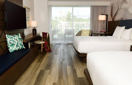 Nawiliwili Hotel | Unforgettable Getaway on Kaua'i's Hidden Gem! Garden View Room w/ Balcony! Pool!