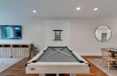 Eighth Avenue Casa | Unforgettable Townhome-Close to Broadway-10 Beds!