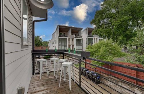 Eighth Avenue Casa | Unforgettable Townhome-Close to Broadway-10 Beds!