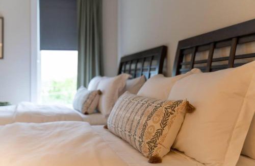 Eighth Avenue Casa | Unforgettable Townhome-Close to Broadway-10 Beds!