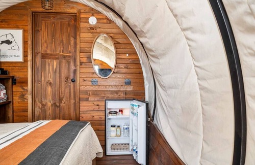 Virgin Cabina | Unforgettable Western Wagon #35 w/ 1 King Bed, Gas Fire Pit and Gas BBQ Grill