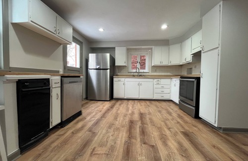 East Liberty Casa | Unfurnished Beautifully Renovated Spacious 6-bedroom house in Highland Park