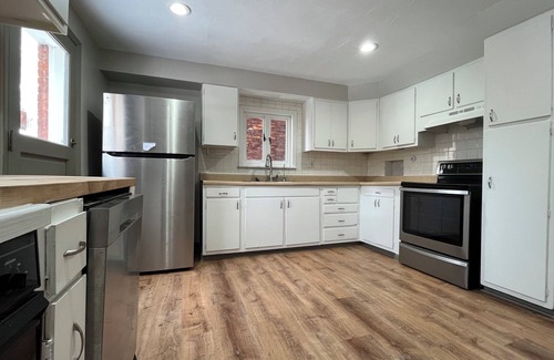 East Liberty Casa | Unfurnished Beautifully Renovated Spacious 6-bedroom house in Highland Park