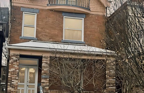 East Liberty Casa | Unfurnished Beautifully Renovated Spacious 6-bedroom house in Highland Park