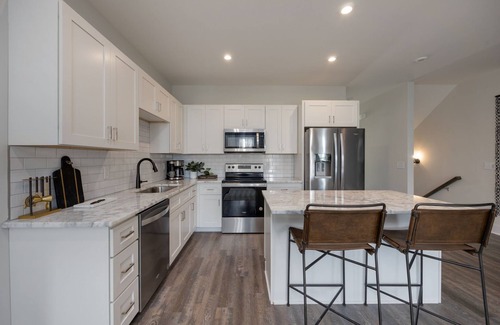 Whitebridge Casa | Unified 2une - Rooftop Deck - Mins to Downtown