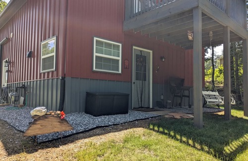 Loudon Casa | Unique One Bedroom Barndominium Retreat