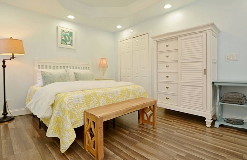 Tropic Cabaña | Discover Unique Comforts: Stay in Our Cozy Cottage for Your Next Event or Getaway