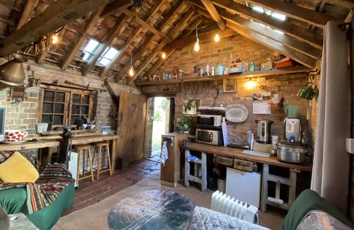 Spilsby Casa | Unique 1800s Blacksmith’s Workshop