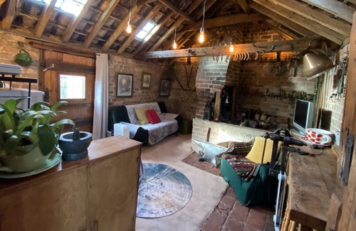 Spilsby Casa | Unique 1800s Blacksmith’s Workshop
