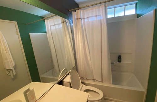 Waikoloa Condominio | Unique 2 Bed, 2 Bath, Vault Ceilings, Full Kitchen, BBQ, Pools, Hot Tub, Pets OK