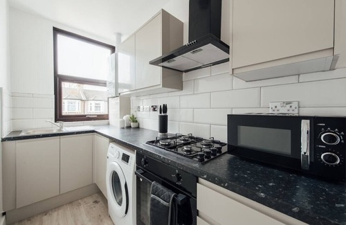 Waltham Forest Apartamento | Unique 2Bed Flat-Ilford, London