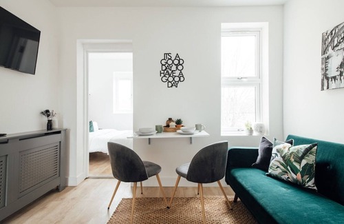 Waltham Forest Apartamento | Unique 2Bed Flat-Ilford, London