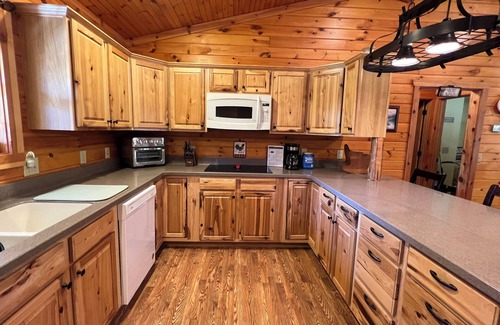 Spencer Cabina | Unique 3-Bed Cabin with fireplace and waterfall