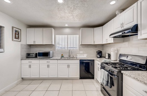 Sunrise Manor Casa | Unique 4 bedrooms 5 miles from down town Vegas