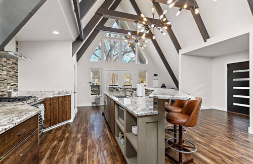 Independence Casa | Unique 4BR Into The Woods - Fire Pit