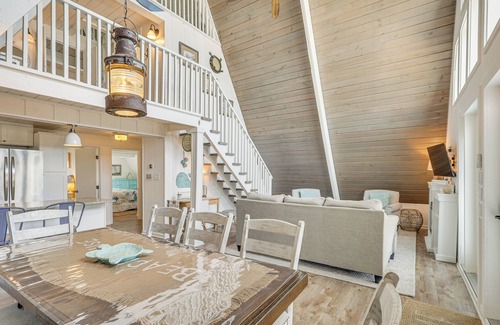 Ocean Isle Beach Casa | Unique A-Frame Beach House: 'The Beacon at OIB'
