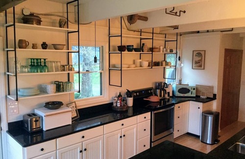 Vilas Casa | Unique A-Frame Cabin near Boone! Sleeps 6, Hot Tub, large deck