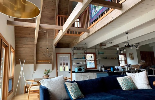 Vilas Casa | Unique A-Frame Cabin near Boone! Sleeps 6, Hot Tub, large deck