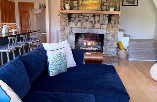 Vilas Casa | Unique A-Frame Cabin near Boone! Sleeps 6, Hot Tub, large deck