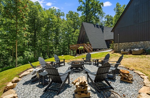Lenoir Chalet De Esquí | *NEW* A-Frame,Hot tub,Firepit,Jukebox & EV charge