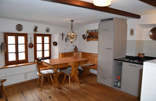 Visp Apartamento | Apartamento único en el corazón del casco antiguo de Visp / Wallis
