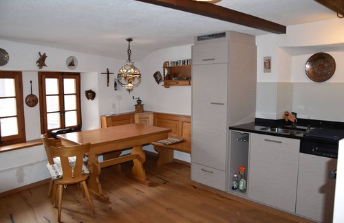 Visp Apartamento | Apartamento único en el corazón del casco antiguo de Visp / Wallis