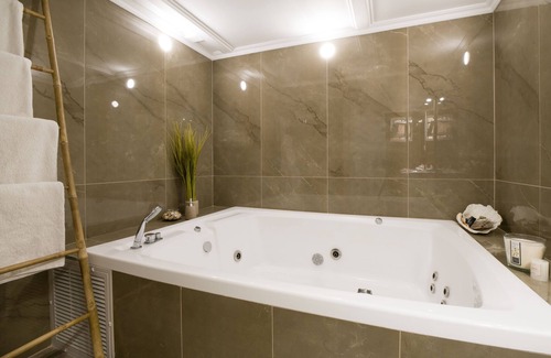 Haifa Apartamento | Unique apartment with jacuzzi, close to German colony