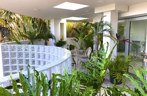 Nuuanu - Punchbowl Casa | Unique Atrium Tropical Loft con tragaluces / Lanai grande