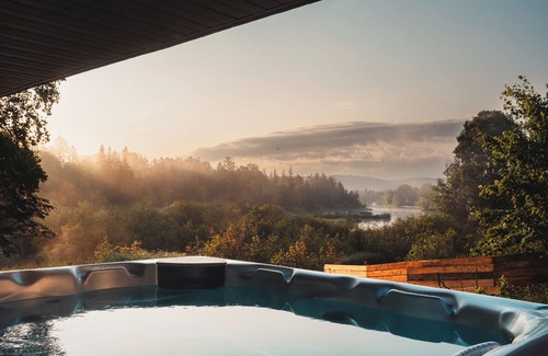 Mauricie Chalet De Esquí | Unique Chalet en Bord de L'eau de 5 Chambres, Spa, Salle de Jeux, et +