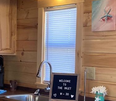 Holly Ridge Casa | Unique Cabin Near Surf City with Loft and Parking