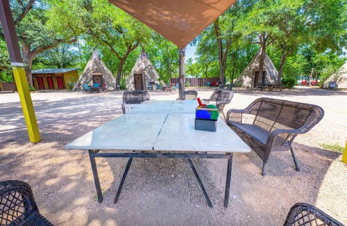 New Braunfels Cabina | Unique Cabin, Sleeps 6, Firepit & River Access
