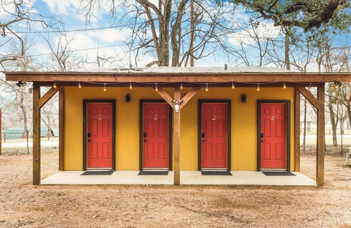 New Braunfels Cabina | Unique Cabin, Sleeps 6, Firepit & River Access
