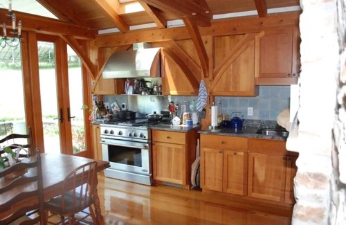 Mercersburg Otro | Unique Colonial Log House Secluded Near White Tail