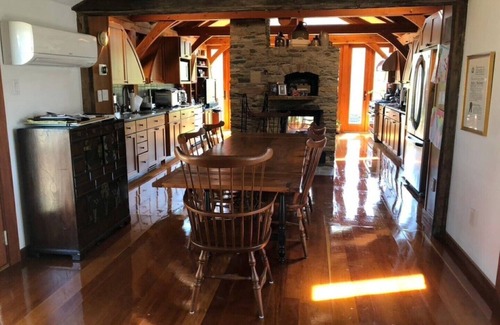 Mercersburg Otro | Unique Colonial Log House Secluded Near White Tail