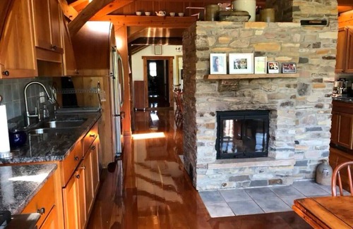 Mercersburg Otro | Unique Colonial Log House Secluded Near White Tail