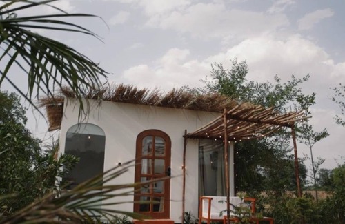 Gurugram Cabaña | Unique Cottage In Gurugram with hill view and Private Jacuzzi . Pet Friendly
